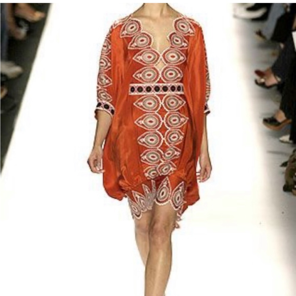 BCBG RUNWAY DRESS - Picture 3 of 5